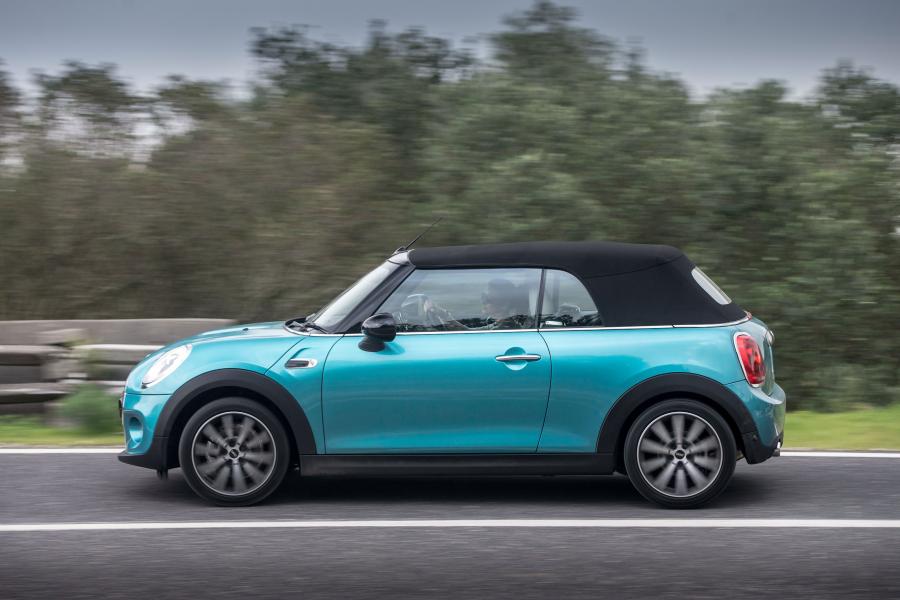  Mini Cooper Cabrio 2016 года  (UK) (фото 19 из 30)